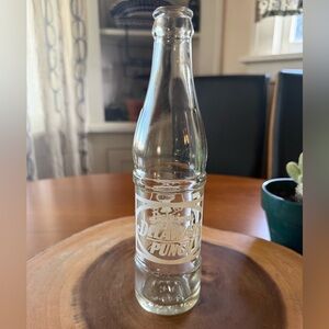 Delicious Delaware PUNCH Clear Glass Bottle White ACL 7 1/2 Fl Oz NO CITY Rare